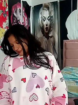 Sweet_Innocence_: διαδικτυακό σόου στην κάμερα