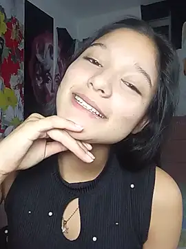 Sweet_Innocence_: διαδικτυακό σόου στην κάμερα