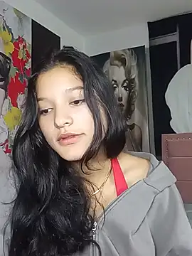Sweet_Innocence_: διαδικτυακό σόου στην κάμερα
