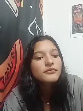Sweet_Innocence_: διαδικτυακό σόου στην κάμερα