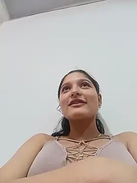 Sweet_Innocence_: διαδικτυακό σόου στην κάμερα