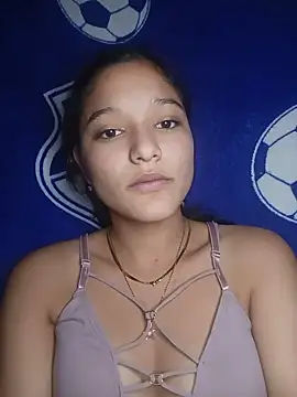 Sweet_Innocence_: διαδικτυακό σόου στην κάμερα