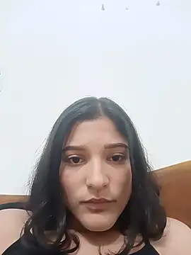 Sweet_Innocence_'s Live Chat Room