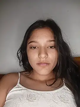 חדר צ'אט בשידור חי של Sweet_Innocence_
