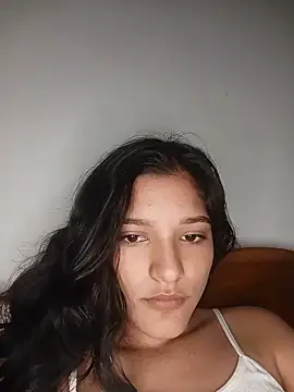 חדר צ'אט בשידור חי של Sweet_Innocence_