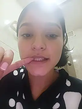Sweet_Innocence_: διαδικτυακό σόου στην κάμερα