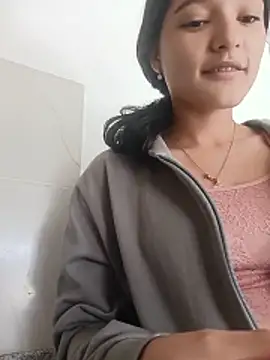 Sweet_Innocence_: διαδικτυακό σόου στην κάμερα