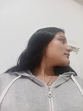 Sweet_Innocence_: διαδικτυακό σόου στην κάμερα