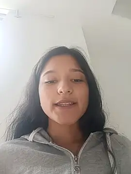 הופעת וובקאם של Sweet_Innocence_