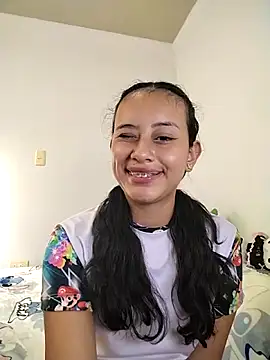 L0lita_Emi12 Show in webcam