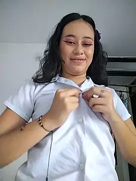 Živý XXX chat L0lita_Emi12
