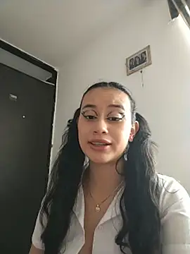 L0lita_Emi12 – Live XXX-chat