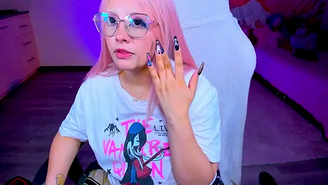 Pokazy przed kamerką – Alychu_