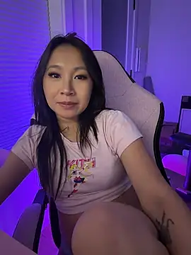 petiteTai Show in webcam