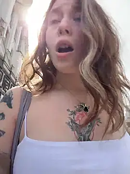 mini_moona Show in webcam