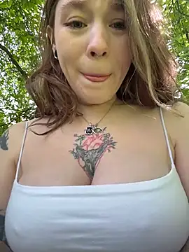 mini_moona Show in webcam