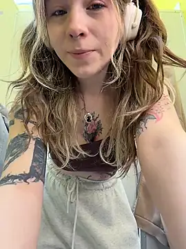 mini_moona Show in webcam
