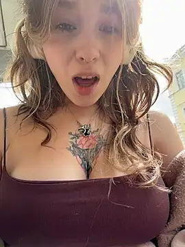mini_moona Show in webcam