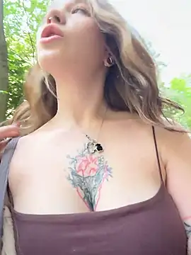 הופעת וובקאם של mini_moona