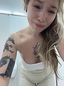 mini_moona Show in webcam