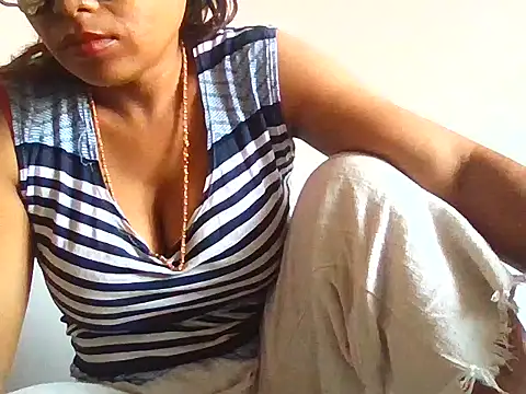 RUKMINI_60 Chat XXX in diretta