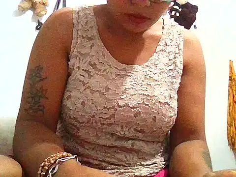 RUKMINI_60 Adlı Modelin Canlı XXX Sohbeti