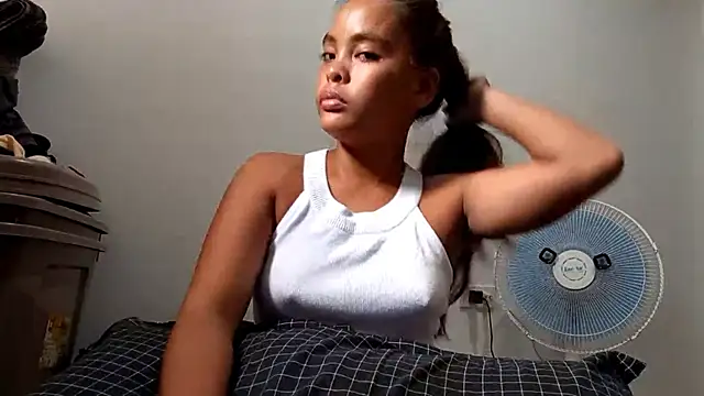 Bunny_Kisss webkamerás műsora