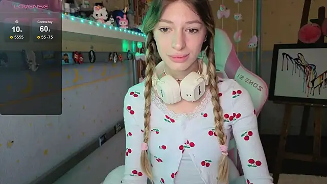 הופעת וובקאם של MiaMooonn