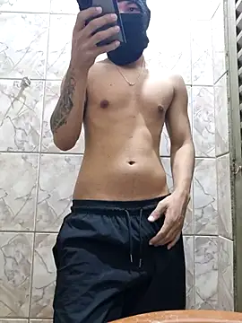 Guigui24677 webcam show