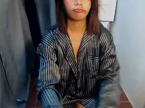 Asian_chicksxx – Naživo XXX chat