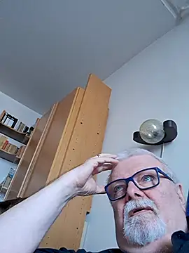 petvarad: διαδικτυακό σόου στην κάμερα
