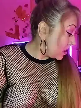 Venuss_Milf Chat XXX in diretta