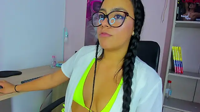 Hilaryportman149's Live XXX Chat