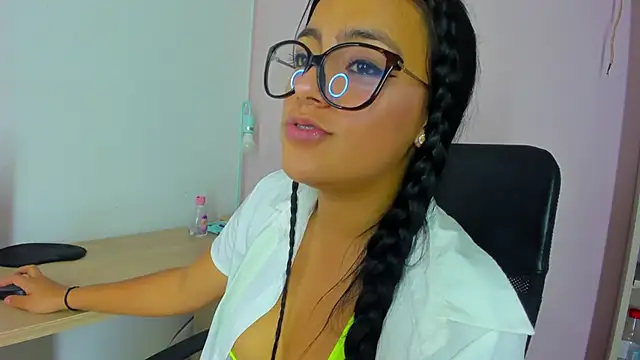 Hilaryportman149's Live XXX Chat