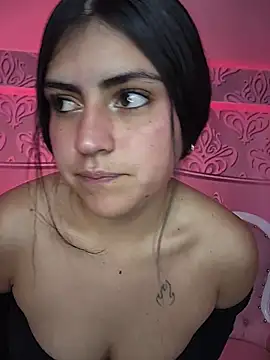 MishRaven Adlı Modelin Canlı XXX Sohbeti