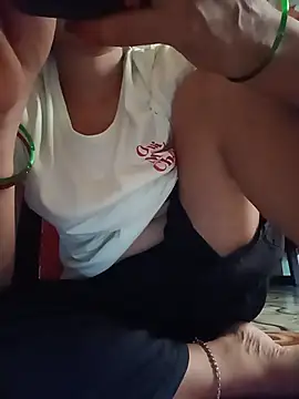 lovely_bhabhi_ XXX чат на живо