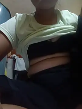 lovely_bhabhi_ élő XXX-chatje