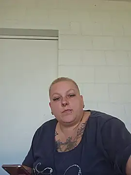 Lady_Peggi élő XXX-chatje