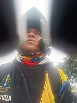 Show modela Petterleonel123 na web-kameri