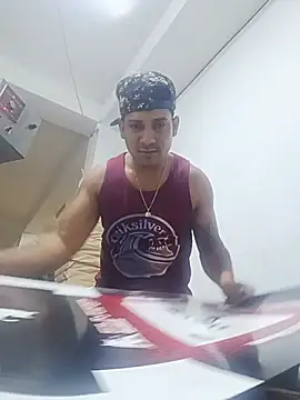 Petterleonel123 Show in webcam