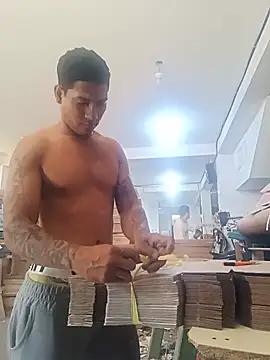 Petterleonel123 Show in webcam