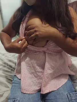 sluttytitties69: διαδικτυακό σόου στην κάμερα