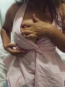 sluttytitties69 Show Webcam