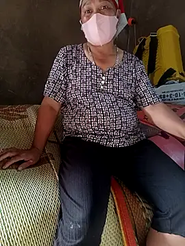 YeuAnhbigcock 网络视讯表演