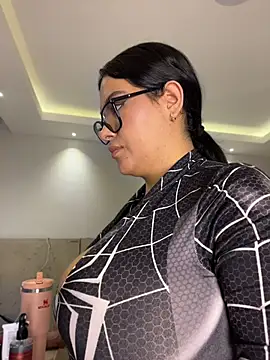 Show modela Shell__ na web-kameri