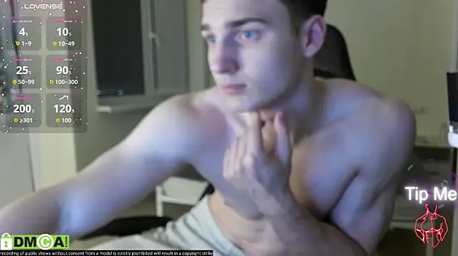 Show modela WizLoverr na web-kameri