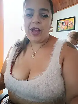 SHARAAY__GOLD Adlı Modelin Canlı XXX Sohbeti