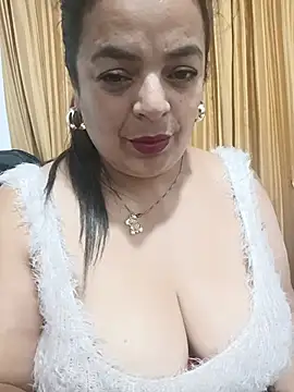 SHARAAY__GOLD: διαδικτυακό σόου στην κάμερα