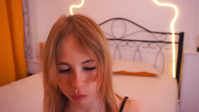 EdaLewellen webcam show