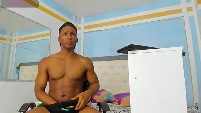 CloeHuffman Show in webcam